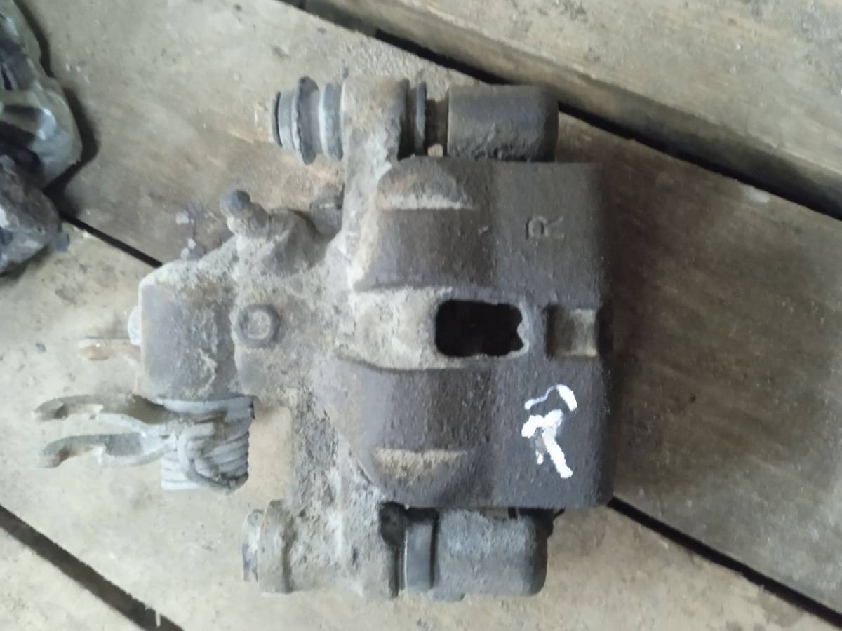 Суппорт задний правый Mazda 323, 2002 г., арт. 92487114