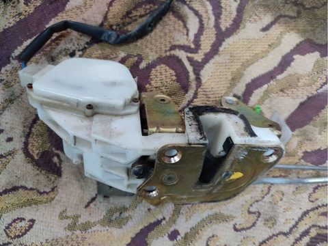 Замок двери передней правой Mitsubishi Galant, 1995 г., арт. 003266