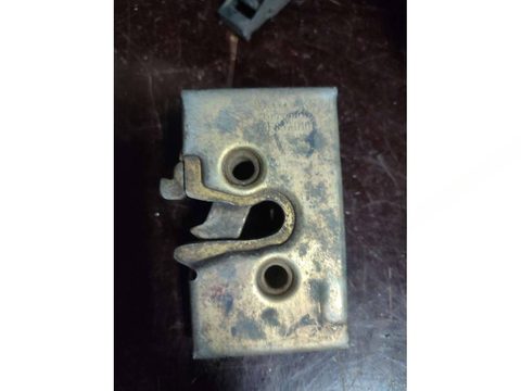 Замок двери передней правой Volkswagen Golf, 1990 г., OEM 171837016F, арт. 003757