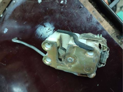 Замок двери передней правой Mitsubishi Galant, 1992 г., арт. 004123
