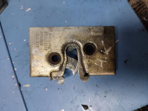 Замок двери передней правой Audi 100 C3, 1985 г., OEM 443837016G, арт. 004951