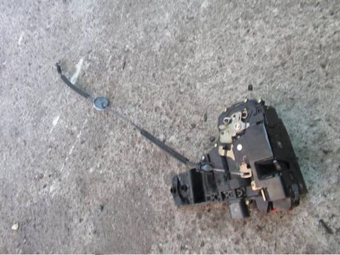 Замок двери передней правой Volkswagen Passat, 1998 г., OEM 3b1837016a, арт. 0073677
