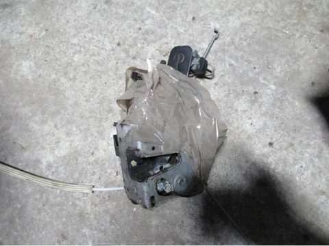 Замок двери передней правой Audi A4, 1995 г., арт. 0074202