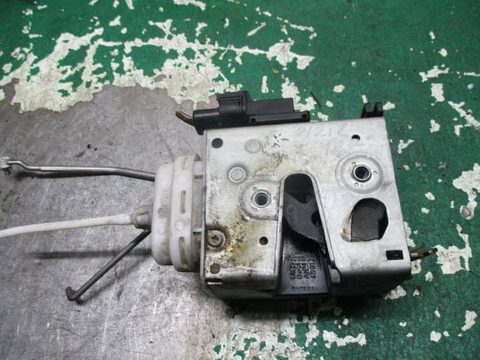 Замок двери передней правой Audi A4, 1996 г., OEM 8d1837016e, арт. 0105437