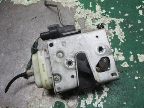 Замок двери передней правой Audi A3, 1999 г., OEM 8l1837016c, арт. 0105687