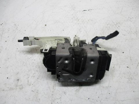 Замок двери передней правой Mercedes Sprinter, 2008 г., OEM a9067201735, арт. 0110716