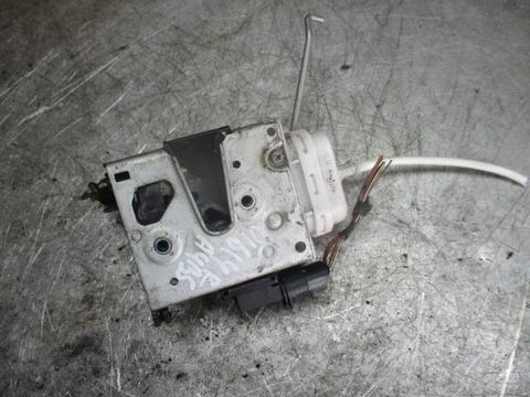Замок двери передней правой Audi A4, 2001 г., OEM 8d1837016f, арт. 0151404