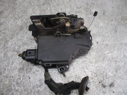 Замок двери передней правой Volkswagen Golf, 1998 г., OEM 3b1837016a, арт. 0152070