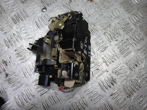 Замок двери передней правой Volkswagen Passat, 2002 г., OEM 3b1837016c, арт. 0175437