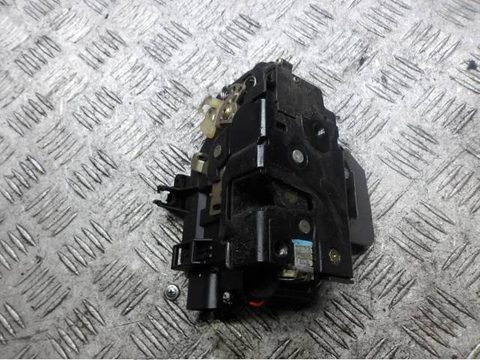 Замок двери передней правой Audi A6, 2004 г., OEM 4b1837016g, арт. 0221895
