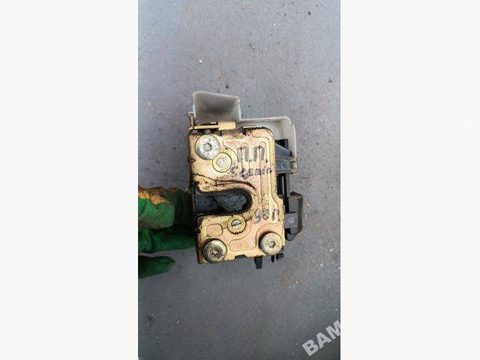 Замок двери передней правой Renault Scenic, 1997 г., арт. 114148060