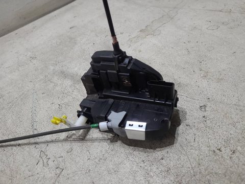 Замок двери передней правой Nissan Juke, 2015 г., арт. 25750848