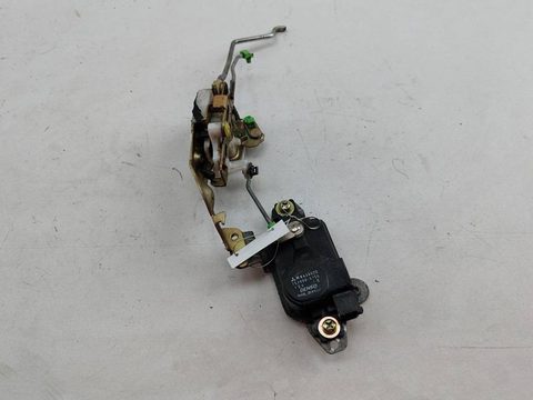 Замок двери передней правой Mitsubishi Space Runner, 1991 г., арт. 55478708