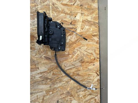 Замок двери передней правой BMW X5 F15, 2015 г., OEM 7281936, арт. LX3546024820
