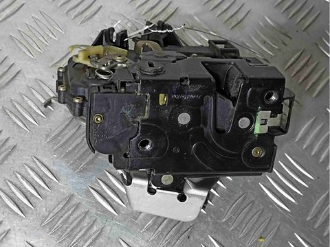 Замок двери задней левой Audi A6, 2002 г., OEM 4b0839015g, арт. 012046