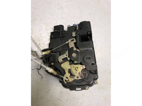 Замок двери задней левой Audi A6 C5 (S6,RS6), 1997 г., OEM 4B0839015G, арт. B34253733