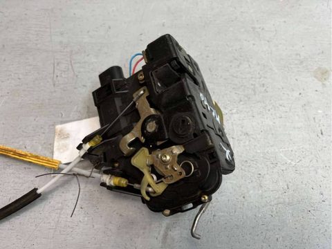 Замок двери задней левой Audi A6 C5 (S6,RS6), 1998 г., OEM 4B0839015B, арт. B39331470