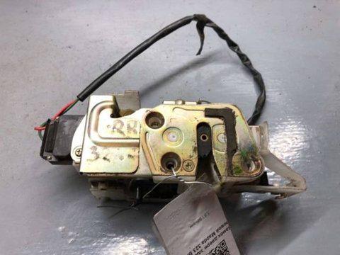 Замок двери задней левой Mazda 323 BA, 1996 г., OEM B01A73310M, арт. B75379913, фото 2