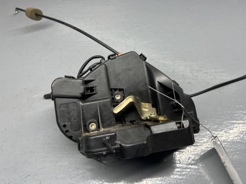 Замок двери задней левой Mercedes C W203, 2005 г., OEM A2037300135, арт. B87089375, фото 2