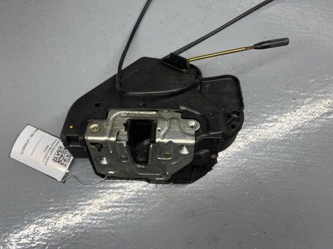 Замок двери задней левой Mercedes C W203, 2005 г., OEM A2037300135, арт. B87089375, фото 4