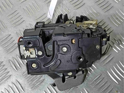 Замок двери задней правой Audi A6, 2002 г., OEM 4b0839016g, арт. 012080