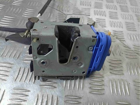 Замок двери задней правой Audi A4, 2000 г., OEM 8d0839016a, арт. 014016