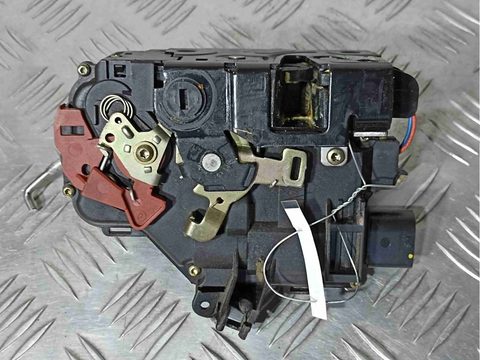 Замок двери задней правой Audi A4, 2003 г., OEM 8e0839016c, арт. 014517