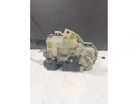 Замок двери задней правой Volkswagen Passat B5, 2005 г., арт. 101972828