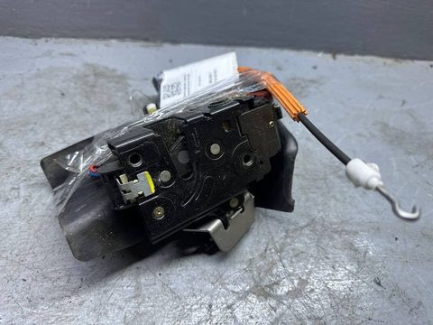 Замок двери задней правой Audi A4 B6, 2003 г., OEM 8E0839016C, арт. B112143161