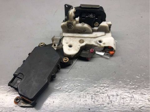 Замок двери задней правой Subaru Impreza, 1998 г., OEM 63318FA000, арт. B53078844