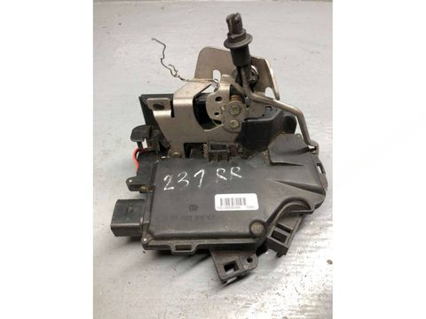Замок двери задней правой Audi A6 C5 (S6,RS6), 2004 г., OEM 4B0839016G, арт. B75360236