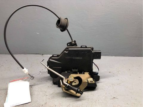 Замок двери задней правой Audi A4 B6, 2001 г., OEM 4B0839016B, арт. B82007150