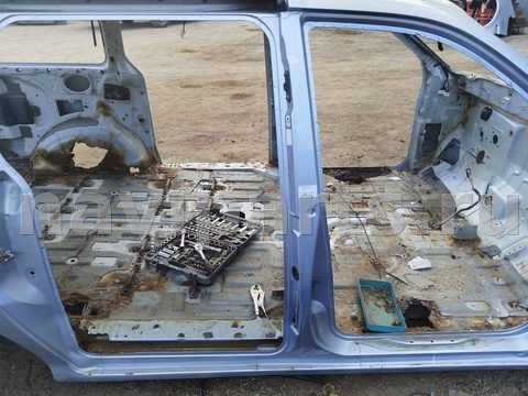 Стойка кузовная центральная правая Kia Carnival, арт. 149008