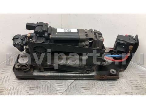 Компрессор пневмоподвески BMW 7 F01/F02, 2011 г., OEM 37206789165, арт. 999593793360