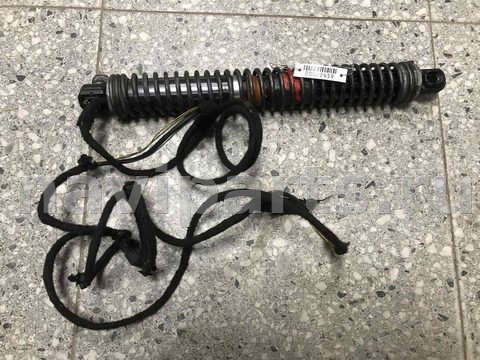 Амортизатор крышки багажника BMW 7 F01/F02, 2009 г., OEM 7185713, арт. 00072459