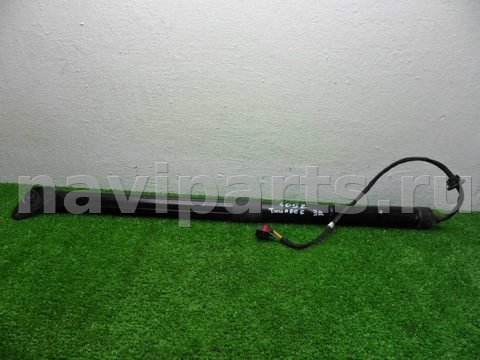 Амортизатор крышки багажника Volkswagen Touareg, 2014 г., OEM 7P6827851D, арт. 00279573