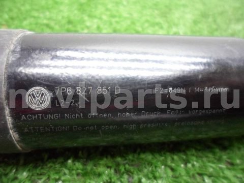 Амортизатор крышки багажника Volkswagen Touareg, 2014 г., OEM 7P6827851D, арт. 00279573, фото 2
