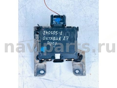 Новое Skoda Octavia, 2013 г., OEM 5Q0907561D, арт. 2646