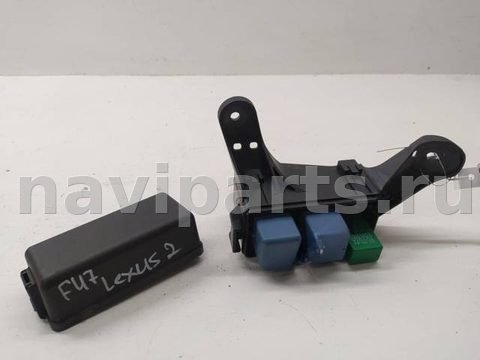 Блок реле Lexus IS, 2006 г., OEM 8266253110, арт. 10393037