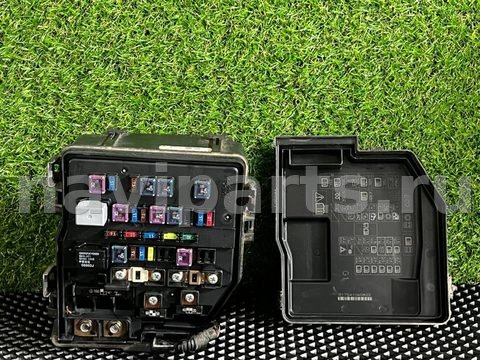 Блок реле Honda Civic, 2006 г., OEM 13SMJE02, арт. 113004303