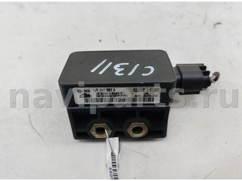 Новое Volkswagen Bora, 2000 г., OEM 1J0907657A, арт. 55059689