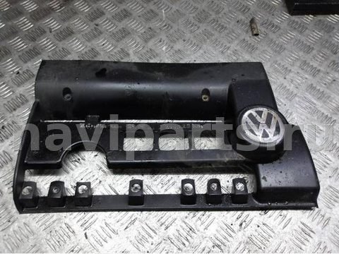 Декоративная крышка двигателя Volkswagen Golf, 1999 г., OEM 036103925bn, арт. 0220060