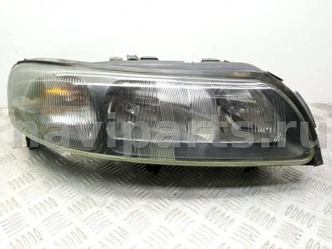 Фара правая Volvo XC70, 2003 г., OEM 89007898, арт. 1046576