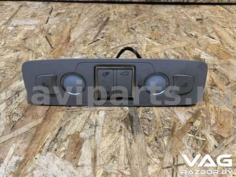 Фонарь салона (плафон) Audi Q7 4L, 2008 г., OEM 4L0947112A, арт. BVR2-104