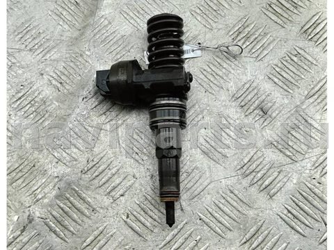 Новое Volkswagen Golf, 2004 г., OEM 038130073AG, арт. 55382827