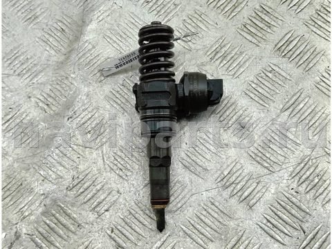 Новое Volkswagen Golf, 2004 г., OEM 038130073AG, арт. 55382831