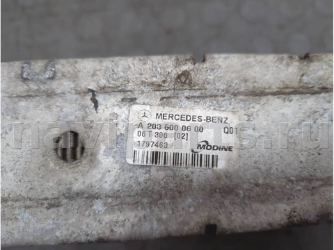 Интеркулер Mercedes SLK R171, 2006 г., OEM A2035000600, арт. 21354123, фото 4