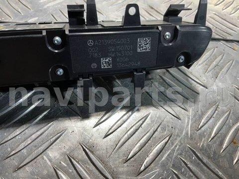 Кнопка аварийной сигнализации Mercedes E W213, 2019 г., OEM A2139008510, арт. 33210432021, фото 2