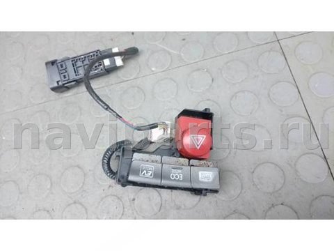 Кнопка аварийной сигнализации Toyota Prius XW30, 2013 г., OEM 8401247051, арт. 3BM24I501