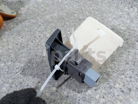 Кнопка аварийной сигнализации Toyota Yaris, 2007 г., OEM 843320D020, арт. 46023021517_1, фото 2